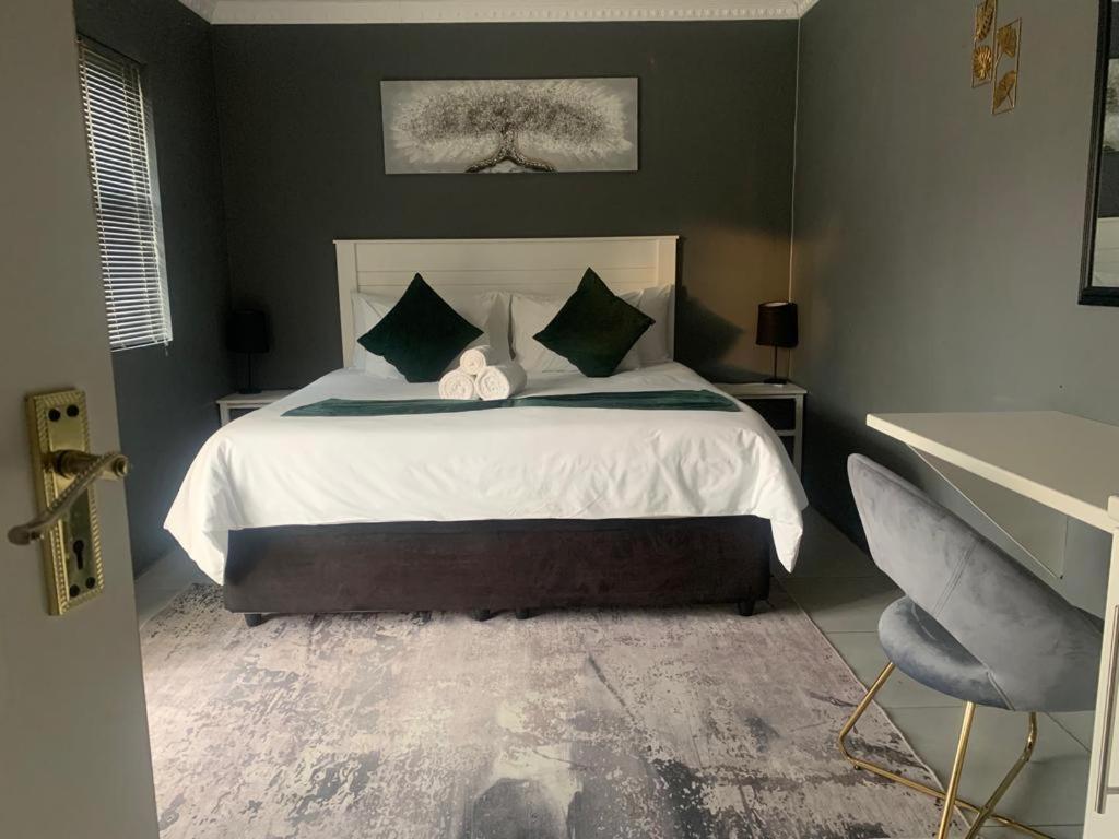 Eagle'S Nest B&B 昆斯敦 外观 照片